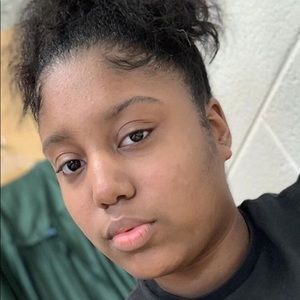 Meet your Posher, Briana